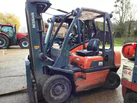 Carrelli elevatori diesel - Nissan FD02A250 (1)