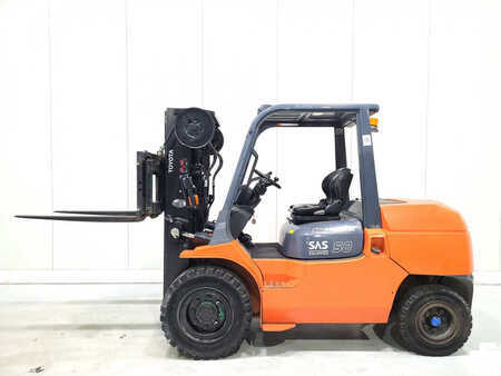 Carrelli elevatori diesel 2011  Toyota 42-7FD45 (1)