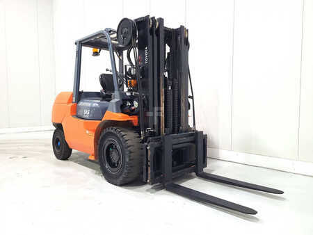 Carrelli elevatori diesel 2011  Toyota 42-7FD45 (2)