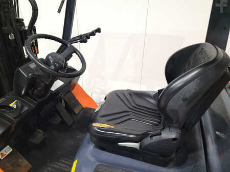 Carrelli elevatori diesel 2011  Toyota 42-7FD45 (3)