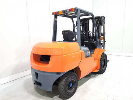 Carrelli elevatori diesel 2011  Toyota 42-7FD45 (5)