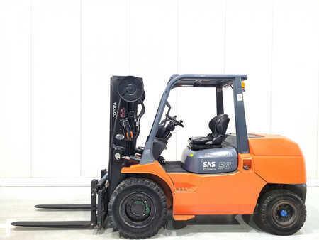 Carrelli elevatori diesel 2011  Toyota 42-7FD45 (7)