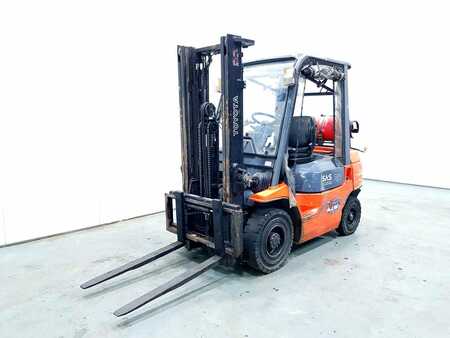 LPG Forklifts 2006  Toyota 42-7FGF25 (1)