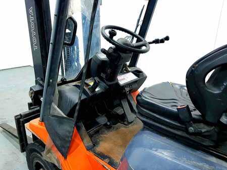 LPG Forklifts 2006  Toyota 42-7FGF25 (3)