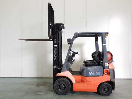 LPG Forklifts 2003  Toyota 42-7FGF15 (1)