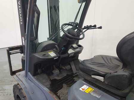 LPG Forklifts 2012  Toyota 8FGF30 (3)