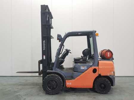 LPG Forklifts 2012  Toyota 8FGF30 (7)