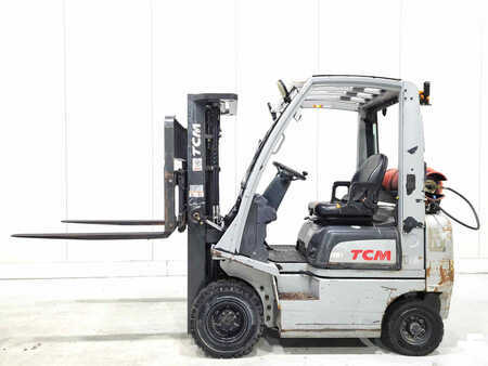 Treibgasstapler 2017  Nissan P1D1A18LH (1)