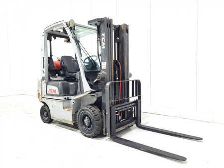 Treibgasstapler 2017  Nissan P1D1A18LH (2)