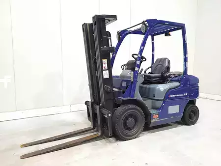 Gasoltruck 2011  Mitsubishi FG25N (2)