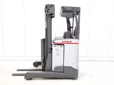 Reach Trucks 2012  Nissan ULS120 (1)