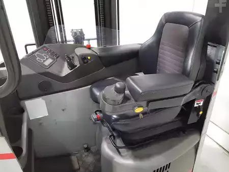 Reach Trucks 2012  Nissan ULS120 (3)