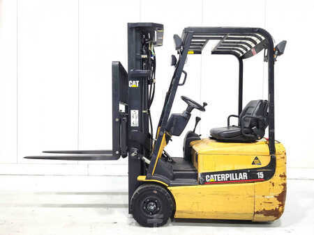 Elektryczne 3-kołowe 2003  CAT Lift Trucks EP15KRT (1)