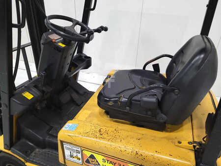 Chariots électriques à 3 roues 2002  CAT Lift Trucks EP16KT (3)