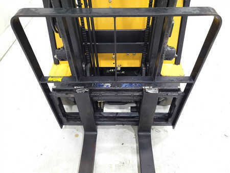 Chariots électriques à 3 roues 2002  CAT Lift Trucks EP16KT (4)