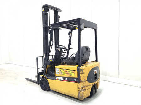 Chariots électriques à 3 roues 2002  CAT Lift Trucks EP16KT (5)