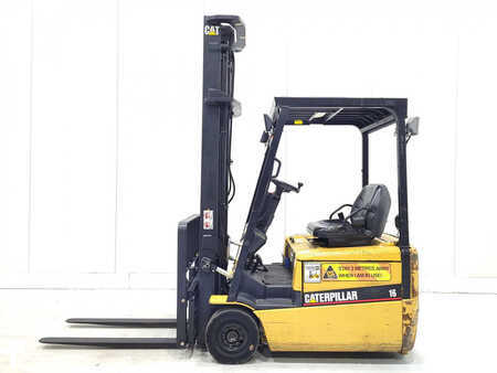 Chariots électriques à 3 roues 2002  CAT Lift Trucks EP16KT (7)