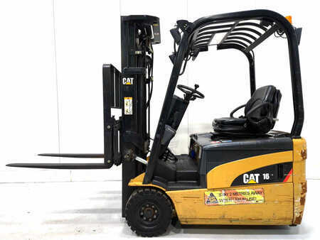 Chariots électriques à 3 roues 2007  CAT Lift Trucks  EP16NT (1)
