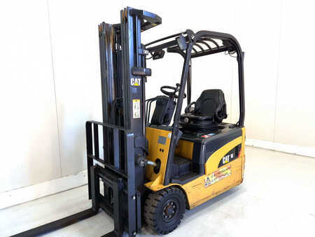 Chariots électriques à 3 roues 2007  CAT Lift Trucks  EP16NT (2)