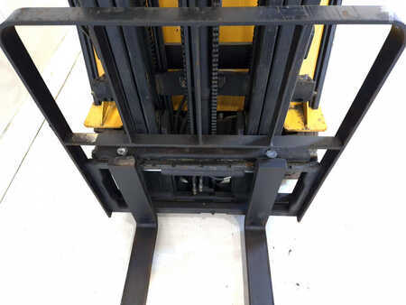 Chariots électriques à 3 roues 2007  CAT Lift Trucks  EP16NT (4)