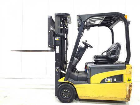 Elektryczne 3-kołowe 2008  CAT Lift Trucks EP16NT (1)