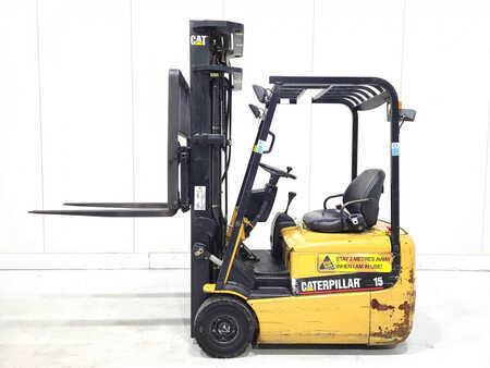 Elektryczne 3-kołowe 2005  CAT Lift Trucks EP15KRT (1)