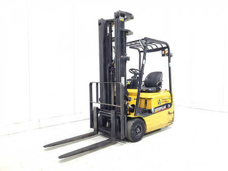 Elektryczne 3-kołowe 2005  CAT Lift Trucks EP15KRT (2)