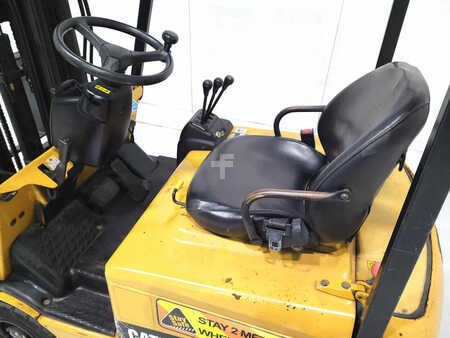 Elektryczne 3-kołowe 2005  CAT Lift Trucks EP15KRT (3)