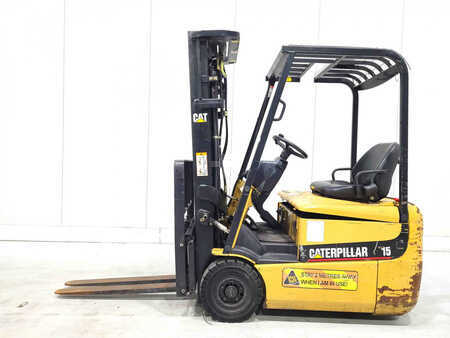 Elektryczne 3-kołowe 2003  CAT Lift Trucks EP15KRT (1)
