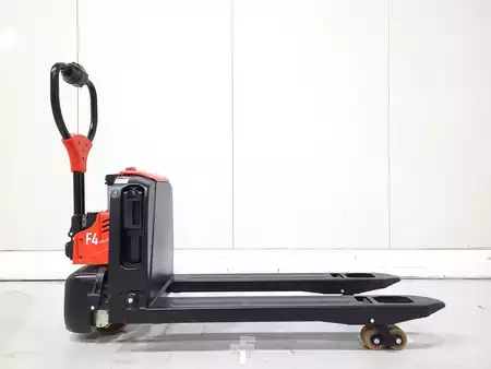 Transpaleta eléctrica 2025  EP Equipment F4 (1)