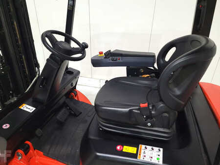 Chariots électriques à 4 roues 2025  EP Equipment EFL203P FT 280 NC (3)