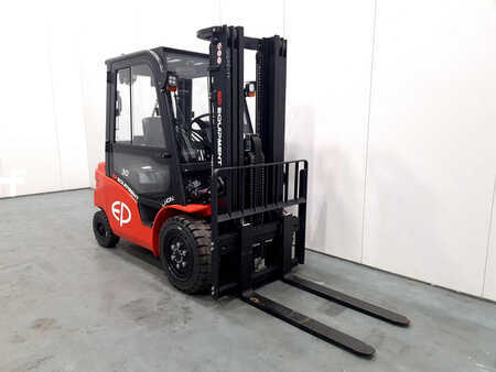 Carrelli elettrici 4 ruote 2023  EP Equipment EFL303B 205 FC RENTAL (2)