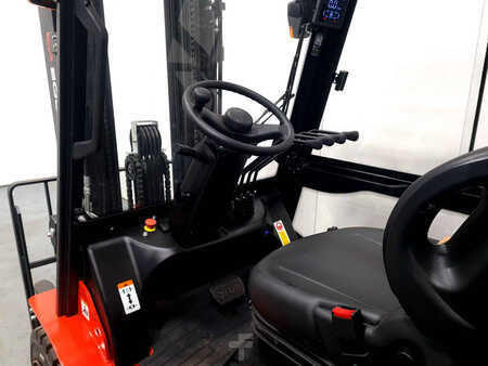 Carrelli elettrici 4 ruote 2023  EP Equipment EFL303B 205 FC RENTAL (3)