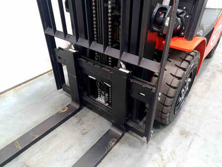 Carrelli elettrici 4 ruote 2023  EP Equipment EFL303B 205 FC RENTAL (4)