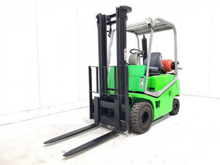 Treibgasstapler 2005  Cesab DRAGO 150 RENTAL (2)