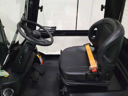 Chariots électriques à 4 roues 2025  EP Equipment EFL253P 460 FC (3)