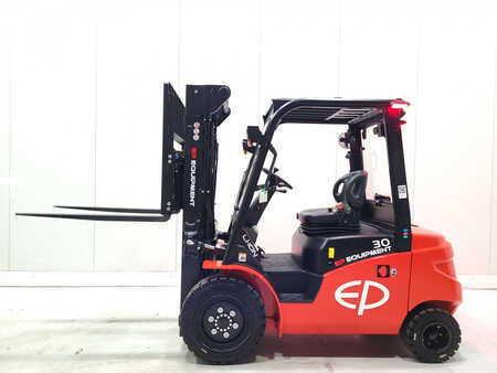 Chariots électriques à 4 roues 2025  EP Equipment EFL303 205 HC (1)