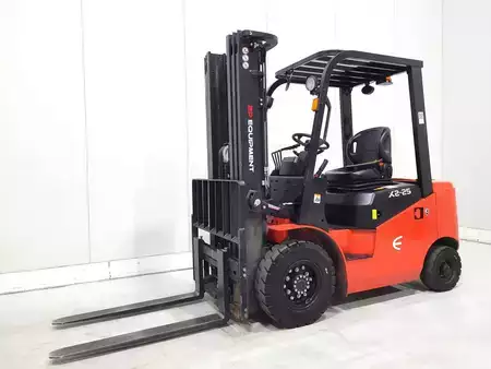 Carrelli elettrici 4 ruote 2025  EP Equipment EFL252X2 HC 280 RENTAL (2)