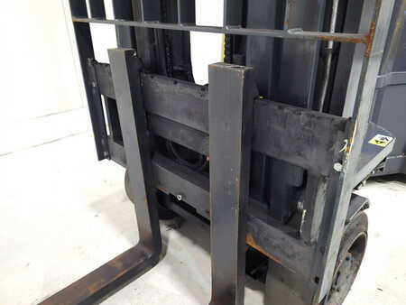 VZV pro práci v úzk.uličkách-retrakt 2017  Aisle Master 20SHE (4)