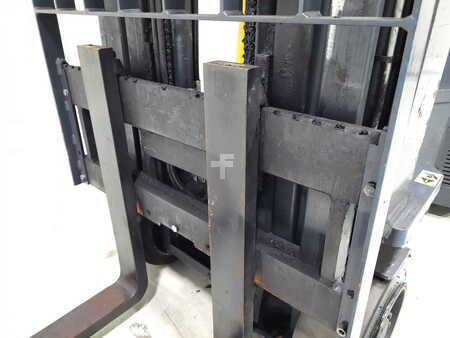 VZV pro práci v úzk.uličkách-retrakt 2017  Aisle Master 20SHE (4)