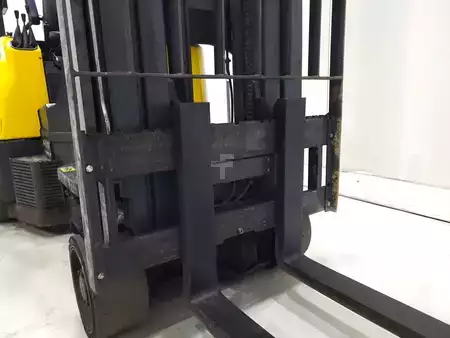 VZV pro práci v úzk.uličkách-retrakt 2014  Aisle Master 20WHE (4)