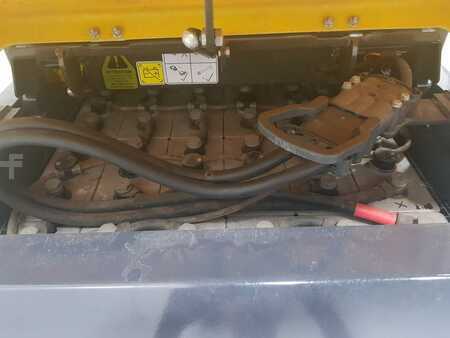 VZV pro práci v úzk.uličkách-retrakt 2017  Aisle Master 15NE  RENTAL (6)