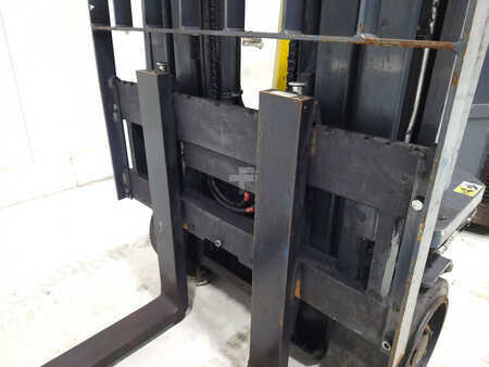 VZV pro práci v úzk.uličkách-retrakt 2017  Aisle Master 20SHE (4)