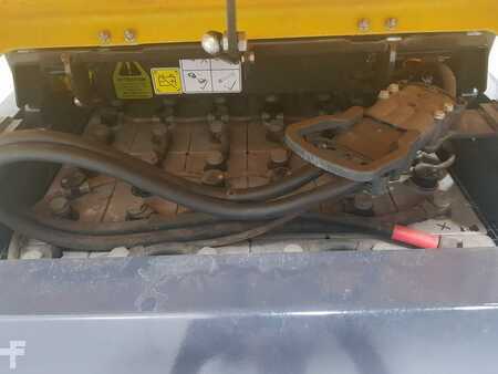 VZV pro práci v úzk.uličkách-retrakt 2017  Aisle Master 15NE RENTAL (6)