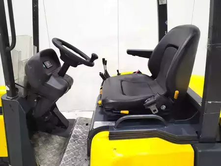 Kääntökelkkatrukki 2016  Aisle Master 20SE (3)