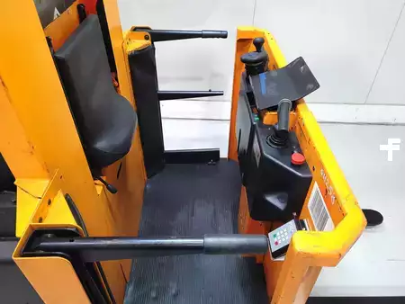 Vertikal-Kommissionierer 2011  BT OP1000HSE (3)