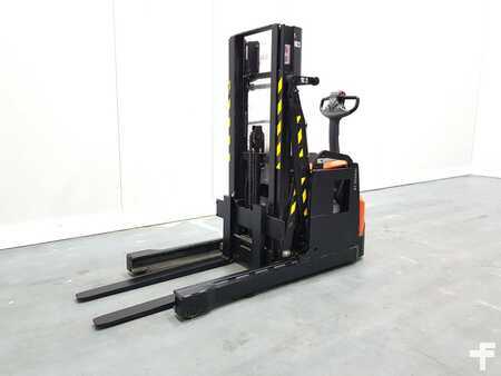 Stacker stå på 2018  BT SWE120XR (2)