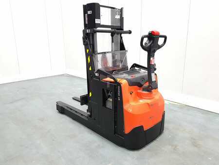 Stacker stå på 2018  BT SWE120XR (5)