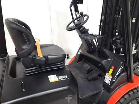 Elektro čtyřkolový VZV 2025  EP Equipment EFL303 280 NC (3)