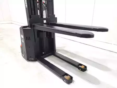 Stapelaars met staplatform 2026  EP Equipment DS3 (4)